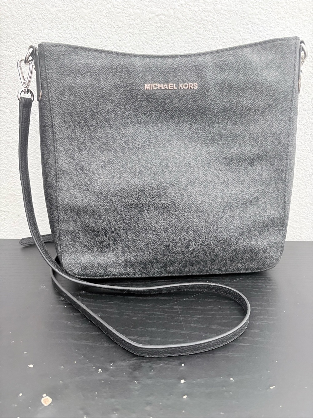 Michael Kors Jet Set Travel Large Logo Messenger Bag Shoulder Bag